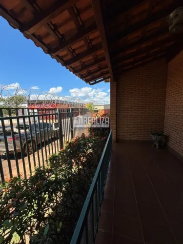 Casa com 3 Quarto(s) e 2 banheiro(s) para Alugar, 10 m² por R$ 3400 / Mês