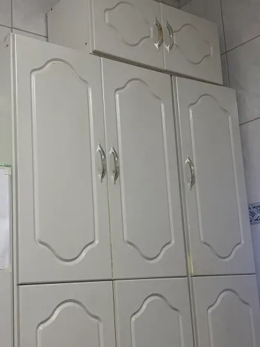 Armario de cozinha com balcão