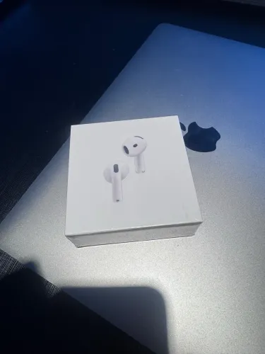 AirPods 4