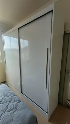 Vende-se guarda roupa