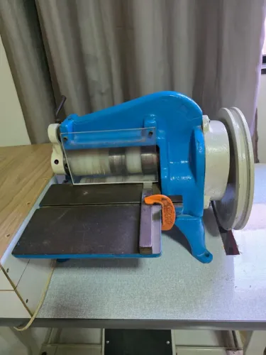 Máquina de cortar couro 