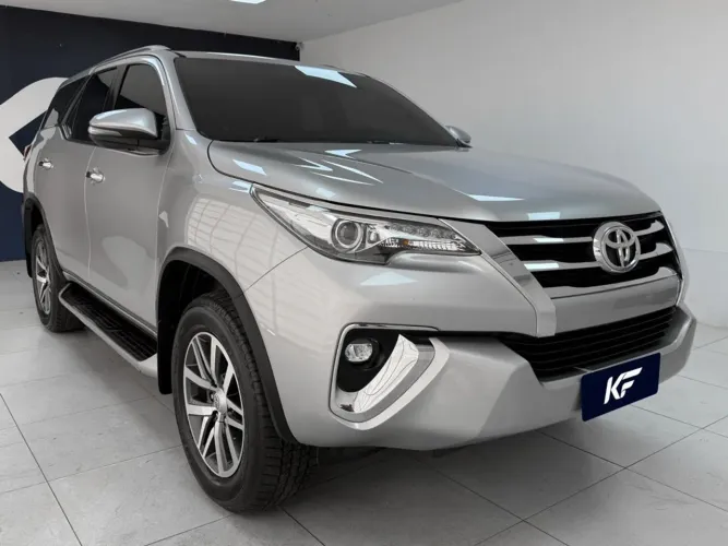 Toyota Hilux SW4 SRX 4X4 2.8 TDI 16V Dies. Aut. 2018