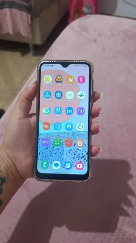 Celular em perfeito estado de conservação