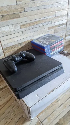 ? PlayStation 4 Slim + Jogos - Ótimo Estado! ?