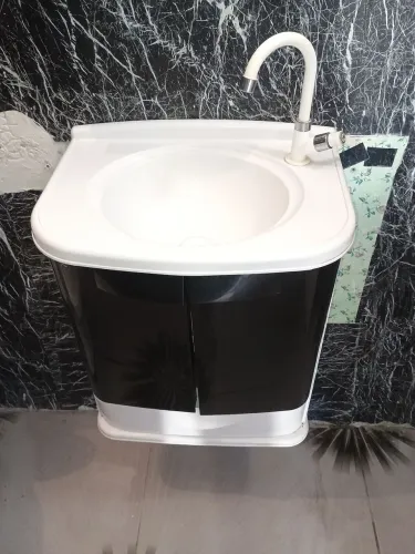 Gabinete com pia de PVC para banheiro 