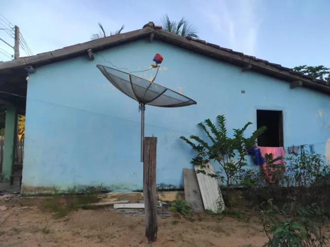 VENDE-SE OU TROCA CHÁCARA COM CASA - VILA PRINCESA DO XINGU - Altamira Pá