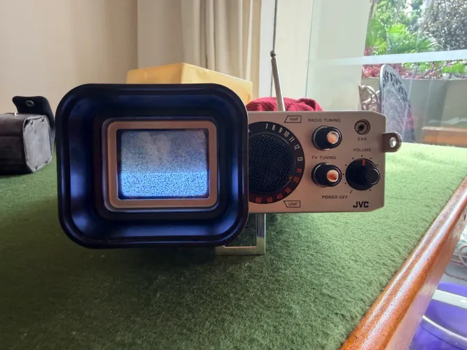 JVC P-100AE 1977 Mini TV Portátil Vintage Japão Funcionando + Caixa Original