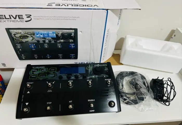 PEDALEIRA VOICELIVE 3 EXTREME - TC HELICON (NOVA)