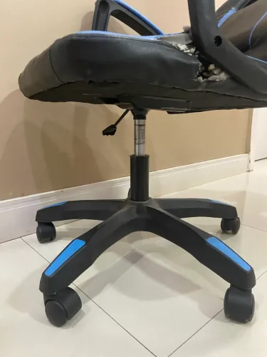 Cadeira gamer quebrada dos lados
