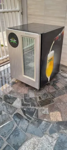 Cervejeira Vertical 150L Porta com visor de Vidro 220V Gelopar