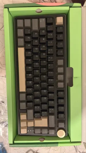 Teclado gamer mecânico Royal Kludge RKR75