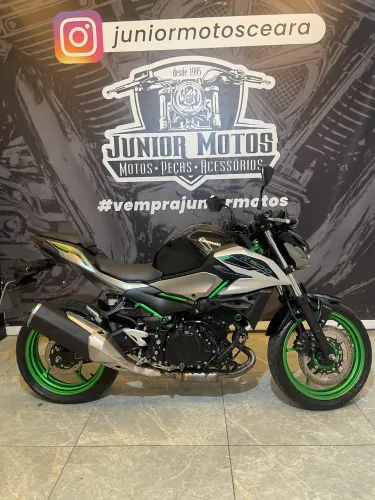 Kawasaki Z500 - 2025 - 5.700km - COM GARANTIA!