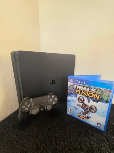 PS4 SLIM 500GB + CONTROLE + JOGO