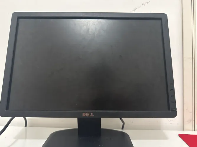 Monitor da Dell em perfeito estado acompanha cabos VGA e DVI perfeito para consoles