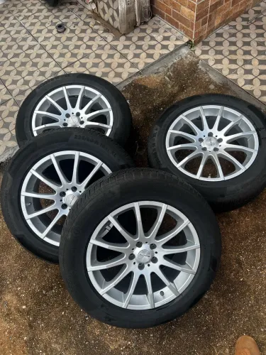 Roda 18 do Volvo 5x108 com pneu continental novo 3.970