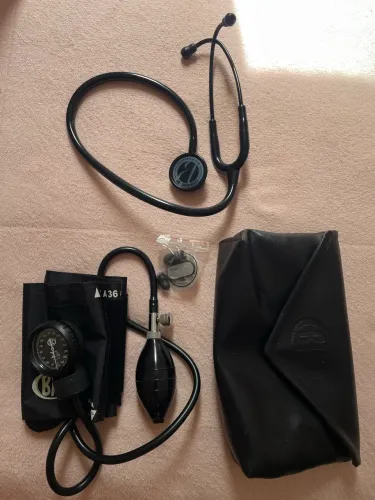 Kit Esfigmomanômetro + Estetoscópio Duplo Bic Com Estojo (Preto Total) 