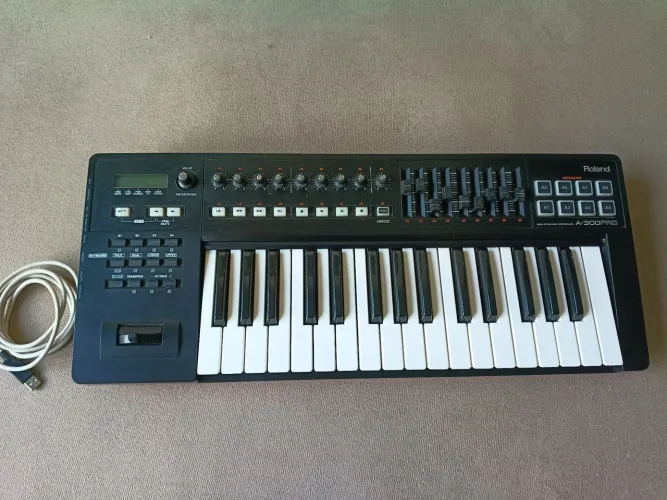 Teclado controlador Roland A300 pro