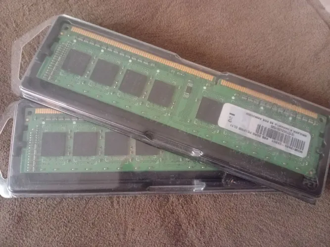 2 pentes de memória ram, DDR 3, 4 GB
