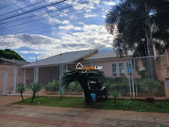 Casa a Venda com Salão de Festas