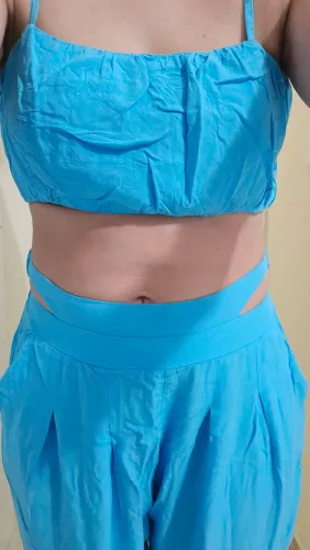 Conjunto azul cropped e calça viscose