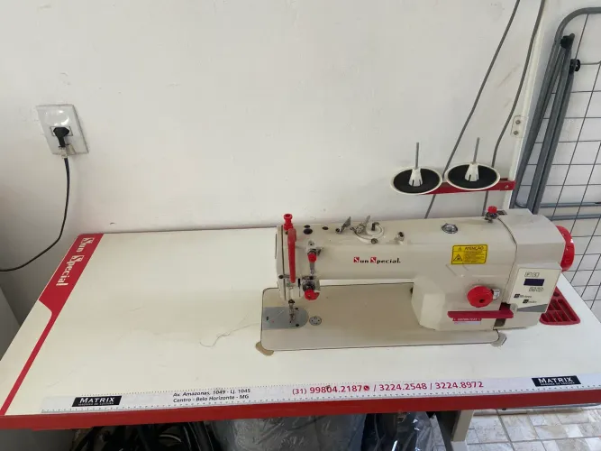 Vende-se máquina de costura, Nunca usada.