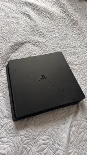 Vendo PlayStation 4 slim