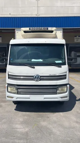 Caminhão vw delivery 11 180 refrigerado -15º piso canaleta do divisória com serviço seara