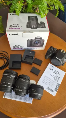 Câmera Canon SL3 (6000 clicks) + 3 lentes + 2 baterias