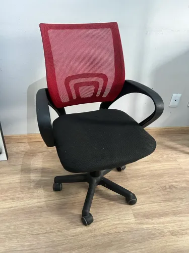 Cadeira Mesh Usada