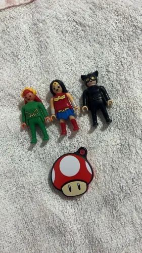 Super heróis E super Mário kinder ovo