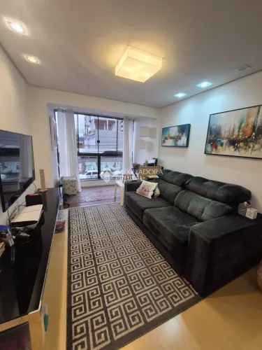 Apartamento de 2 quartos sendo 2 suítes, com box duplo no Centro.