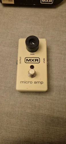 Pedal para guitarra Dunlop Micro Amp MXR M133 - Unic Micro Amp MXR M1
