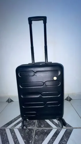 Mala de Viagem Preta Rígida 4 Rodas - Seminova