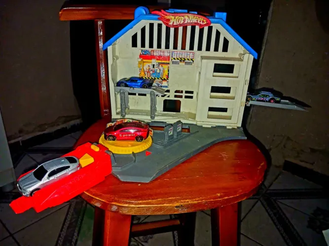 Garagem & maleta da hot wheels nova 
