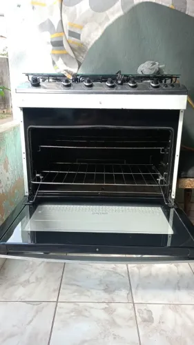 Vende-se fogão de 5 bocas , contato *