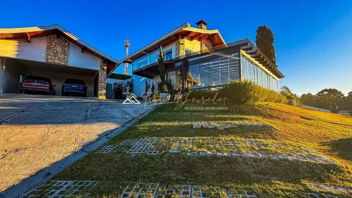 Casa Encantadora no Jardim Belvedere - Moderna e Elegante- Campos do Jordão-SP, o melhor l