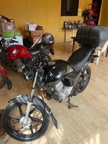 CG FAN 125 ES PRETA CONSERVADA COM BAÚ