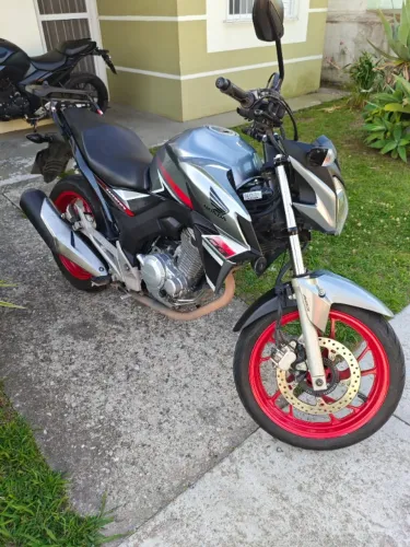 Moto cb Twister 2018. Freios abs