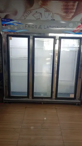 Expositora 3 portas 220v