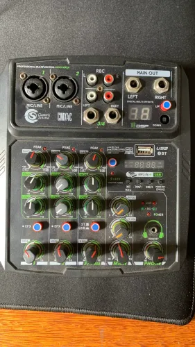 Mesa de som custom sound 4 canais com interface de áudio