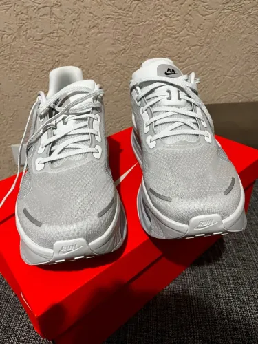 Nike vomero premium off white 44