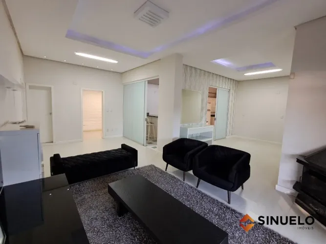 Casa residencial com 03 dormitórios e suíte