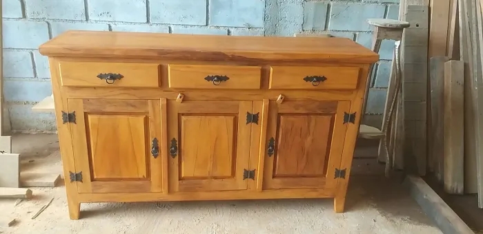Balcão buffet de peroba rosa.