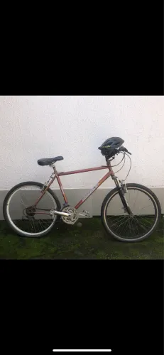 Bicicleta com capacete