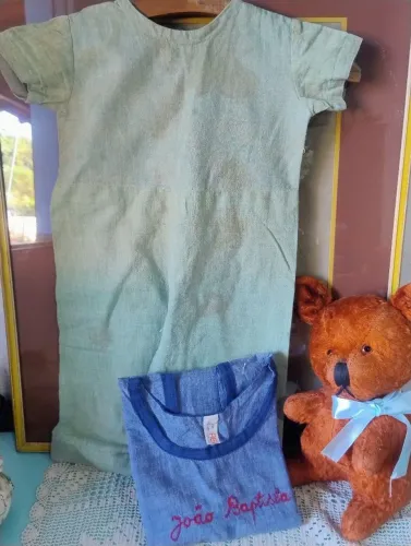 Roupas antigas de criança