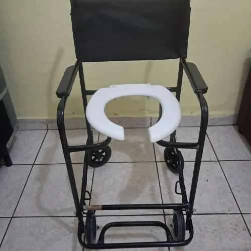 Cadeira de Banho Preta Reforçada 120kg - Ótimo Estado