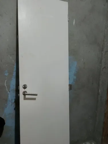 Porta,60 centímetros, com forra e alizares por 250