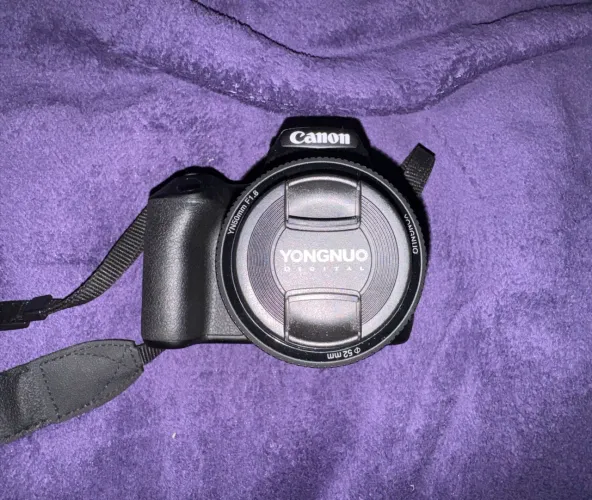Câmera Canon sl3 com lente 18 55 e 50 mm na caixa