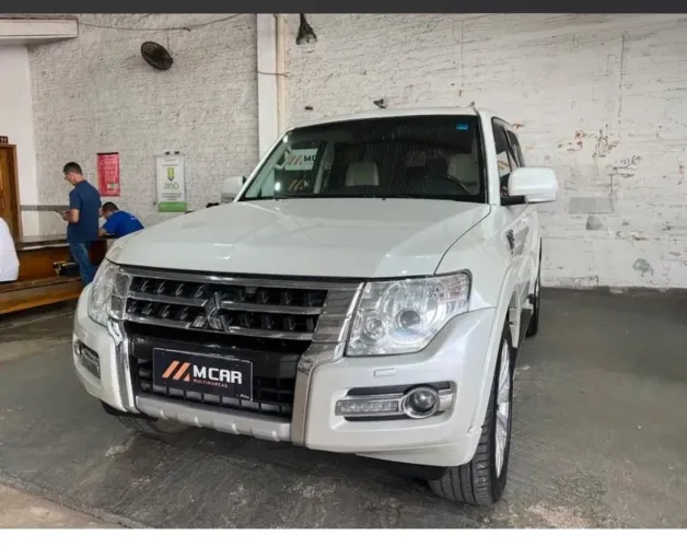 Mitsubishi Pajero HPE Full 3.2 4X4 T.i.dies. 5P AUT 2015