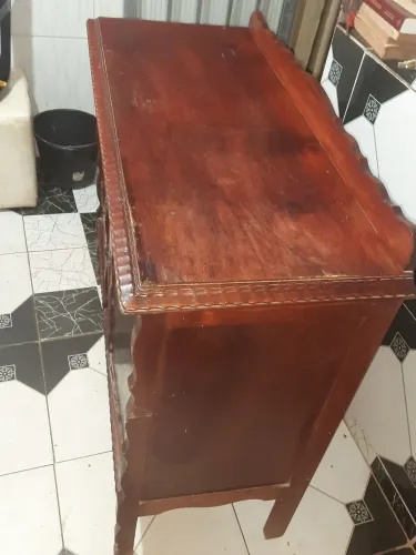 Vendo essa cômoda de madeira massiça